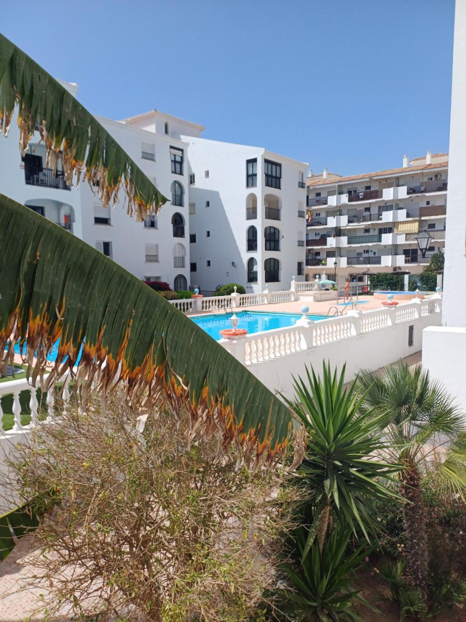 Beautiful Beachfront Newly Renovated 2 Bedroom Apartment With Swimming Pool And Garden San Luis de Sabinillas Exterior foto
