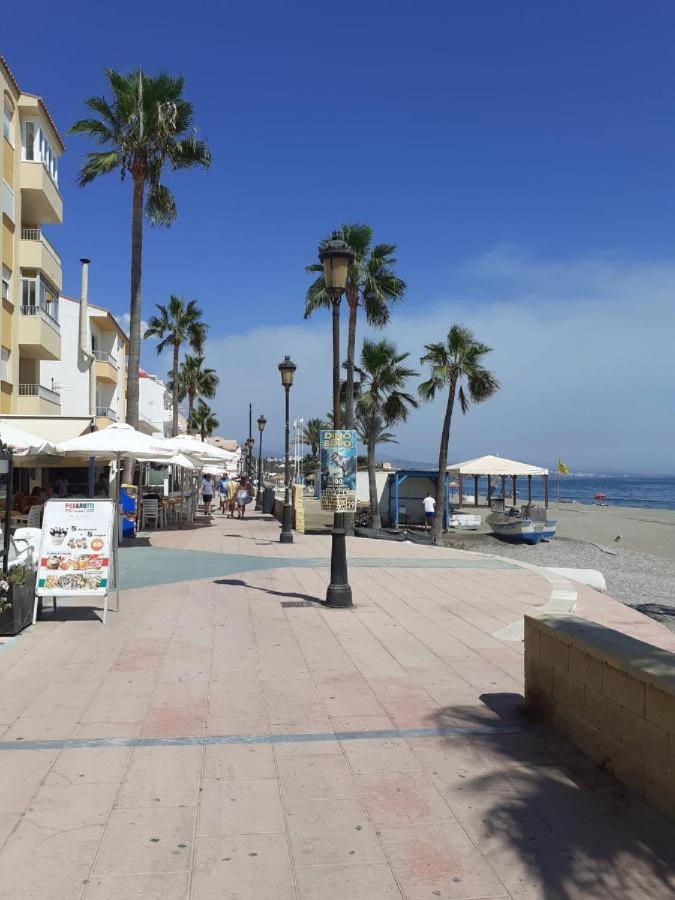 Beautiful Beachfront Newly Renovated 2 Bedroom Apartment With Swimming Pool And Garden San Luis de Sabinillas Exterior foto