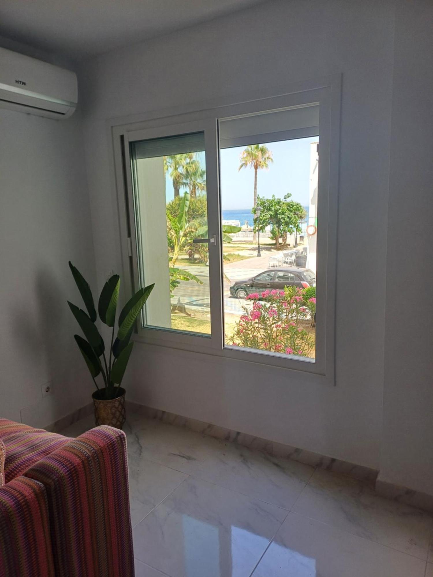 Beautiful Beachfront Newly Renovated 2 Bedroom Apartment With Swimming Pool And Garden San Luis de Sabinillas Exterior foto